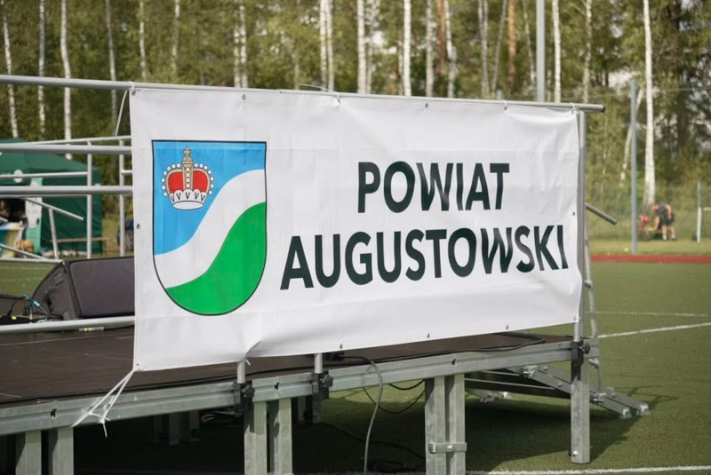 baner Powiatu Augustowskiego podczas święta